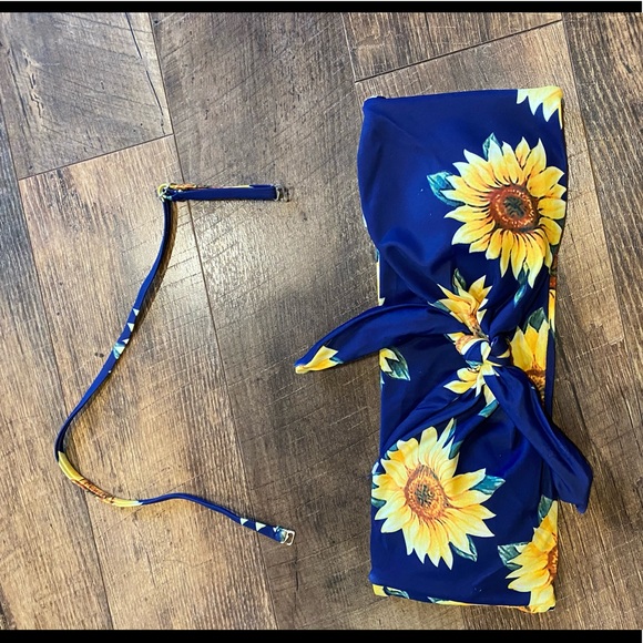 Bikini - Picture 5 of 9